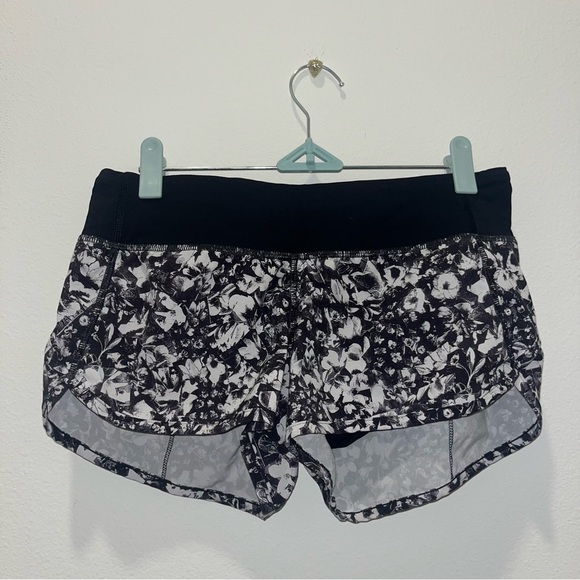 lululemon athletica Pants - Lululemon Speed Short (4-way Stretch 2.5") Mash Up White Black / Black Size 4